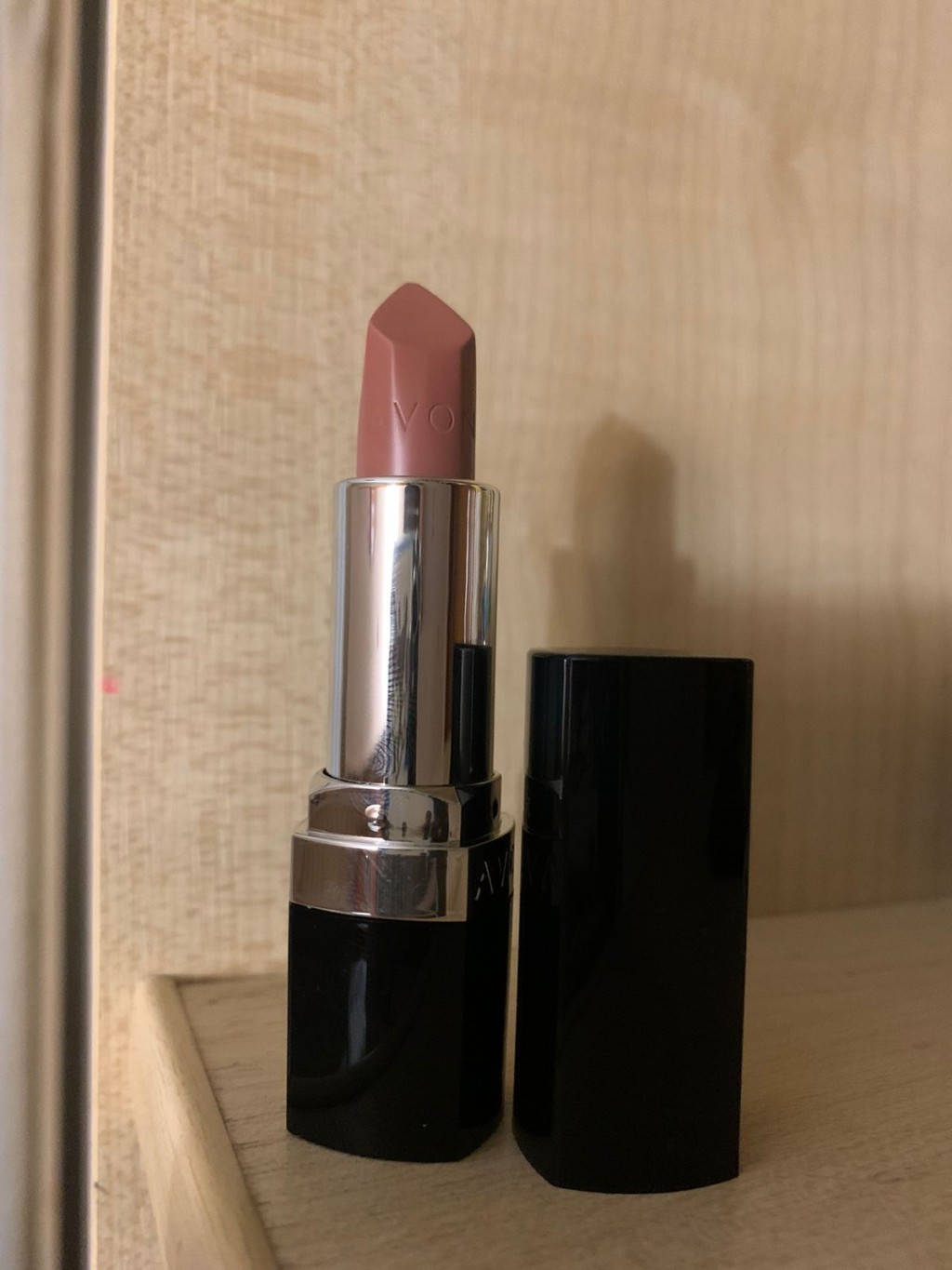 Губная помада Avon Ультра - Расскажу про помаду, которая мне очень и очень понравилась.
